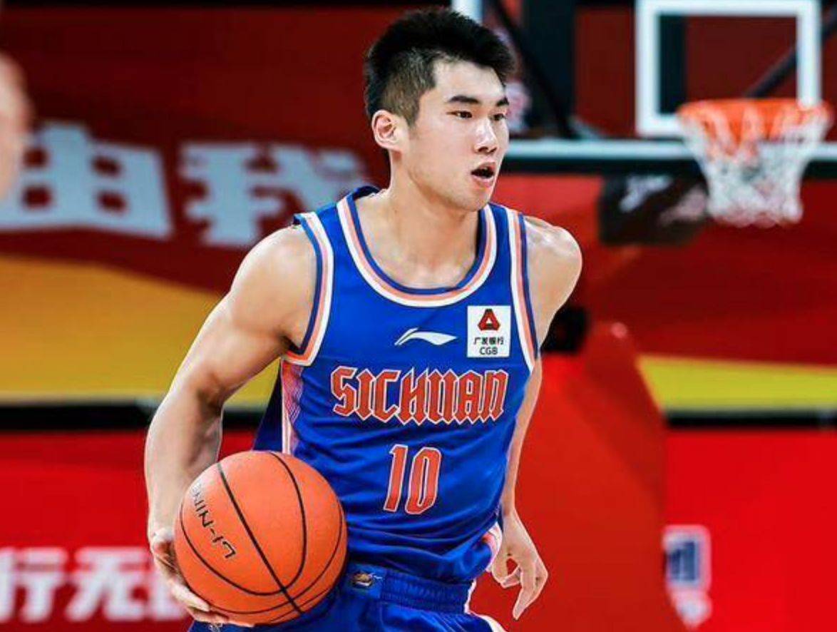 贵州男篮连胜三场，攀升积分排名