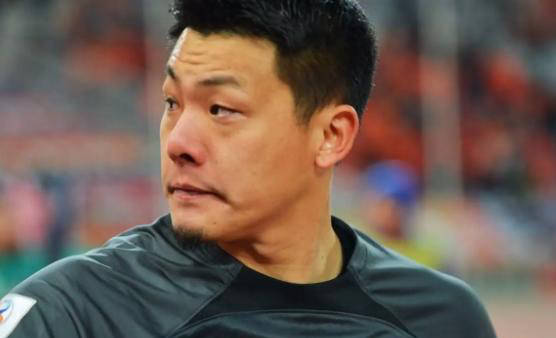 亚美体育网址-关于王大雷：为国家队效力无怨无悔；杨泽翔那球不该是点球的信息